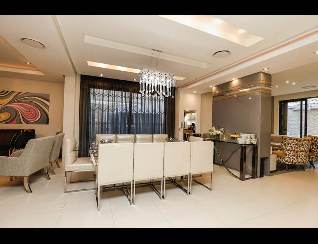 4 BEDROOM TOWNHOUSE FOR SALE IN ESSENWOOD
